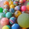 50 Pelotas Saltarinas Botonas de Máquinas Expendedoras (1) 50 Pelotas Saltarinas Botonas de Máquinas Expendedoras