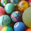 50 Pelotas Saltarinas Botonas de Máquinas Expendedoras (2) 50 Pelotas Locas Botonas Saltarinas de Colores para Niños