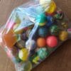 50 Pelotas Saltarinas Botonas de Máquinas Expendedoras (4) 50 Pelotas Locas Botonas Saltarinas de Colores para Niños