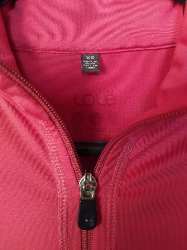 Chamarra Deportiva Ultra Ligera Lolë para Mujer (4) Chamarra Deportiva Ultra Ligera Lolë para Mujer ECH/XS