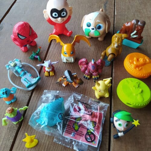 Colección de 20 Figuras Retro de Varias Películas y Series