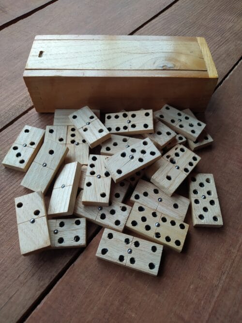 Dominó Artesanal de Madera de 28 Fichas con Caja (1) Dominó Artesanal de Madera de 28 Fichas con Caja