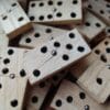 Dominó Clásico de 28 Fichas con Caja Artesanal de Madera