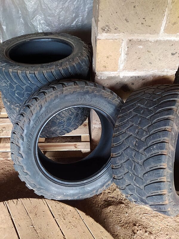 Juego de 4 Llantas AMP Terrain Attack MT A 37×13.50R22LT-1 Juego de 4 Llantas AMP Terrain Attack M/T A 37x13.50R22LT