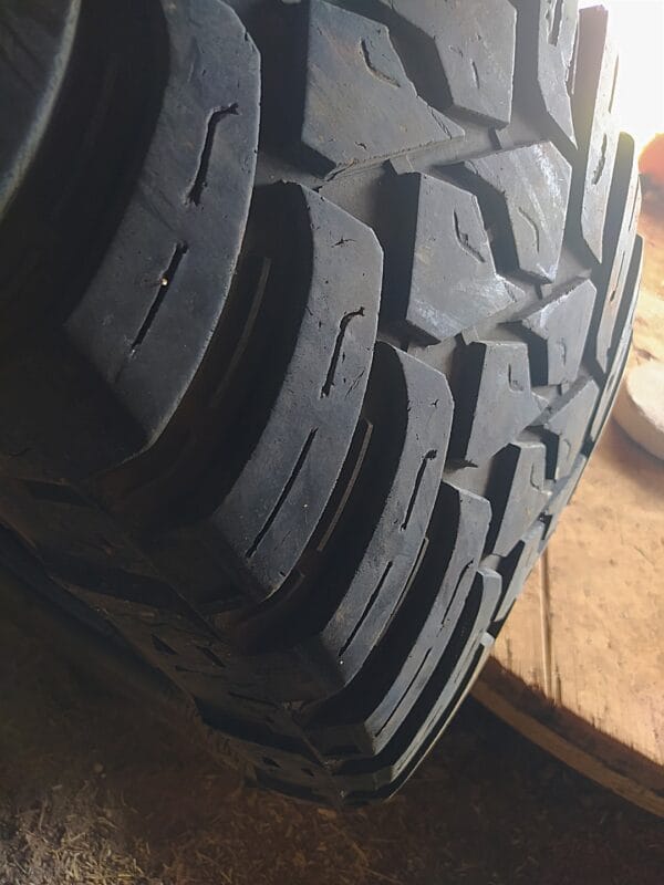 Juego de 4 Llantas AMP Terrain Attack MT A 37×13.50R22LT-4 Paquete de 4 Llantas Todoterreno AMP M/T 37x13.50R22LT