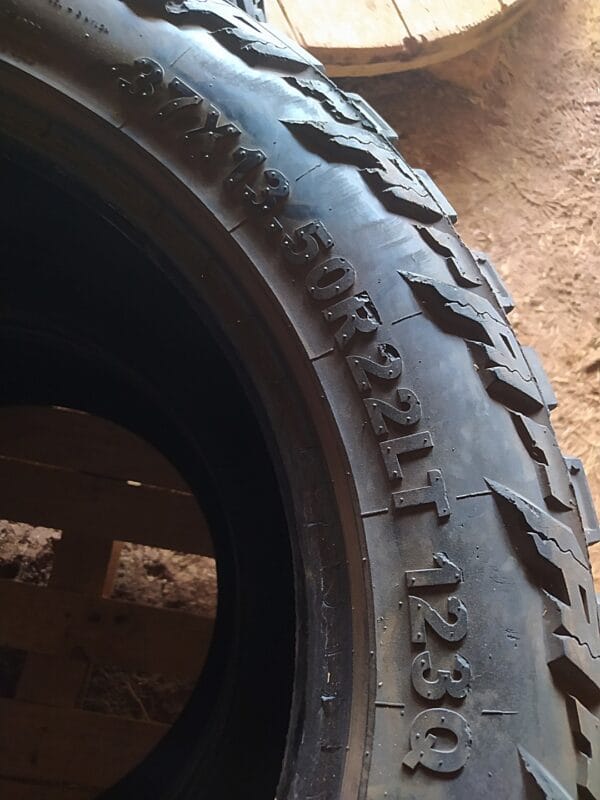 Juego de 4 Llantas AMP Terrain Attack MT A 37×13.50R22LT-6 Paquete de 4 Llantas Todoterreno AMP M/T 37x13.50R22LT