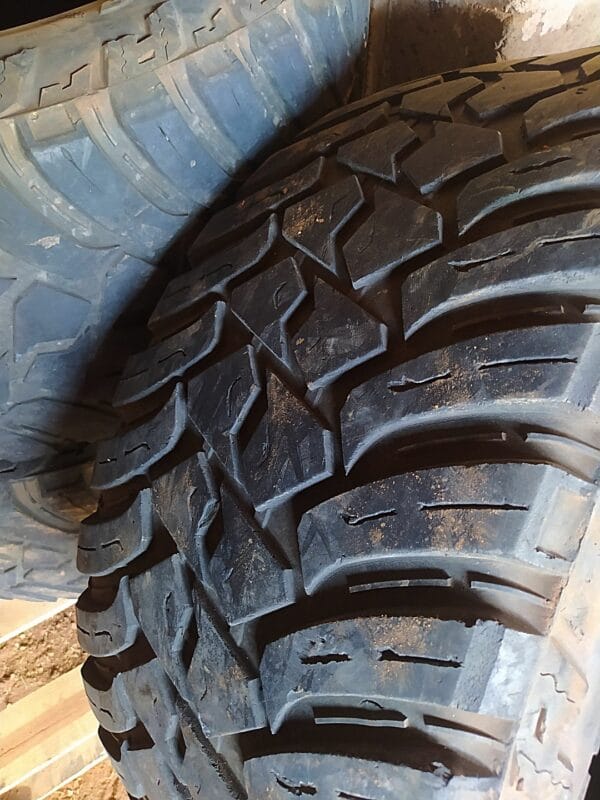Juego de 4 Llantas AMP Terrain Attack MT A 37×13.50R22LT-7 Paquete de 4 Llantas Todoterreno AMP M/T 37x13.50R22LT