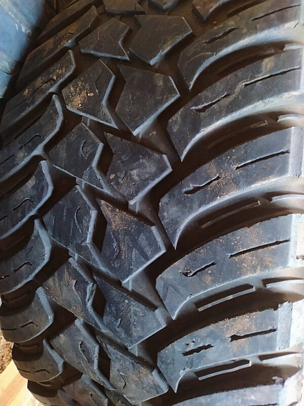 Juego de 4 Llantas AMP Terrain Attack MT A 37×13.50R22LT-8 Paquete de 4 Llantas Todoterreno AMP M/T 37x13.50R22LT