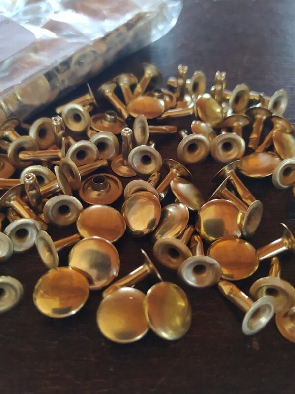 Paquete de 100 Remaches Dorados para Tela o Cuero (2) Paquete de 100 Remaches de Aluminio Dorado/Latón 11mm