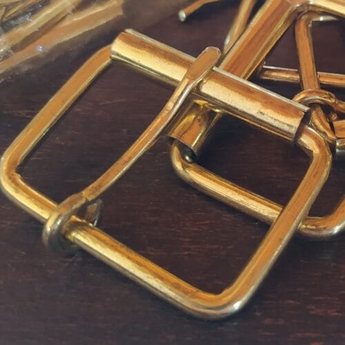 Paquete de 30 Hebillas Doradas para Cinturones