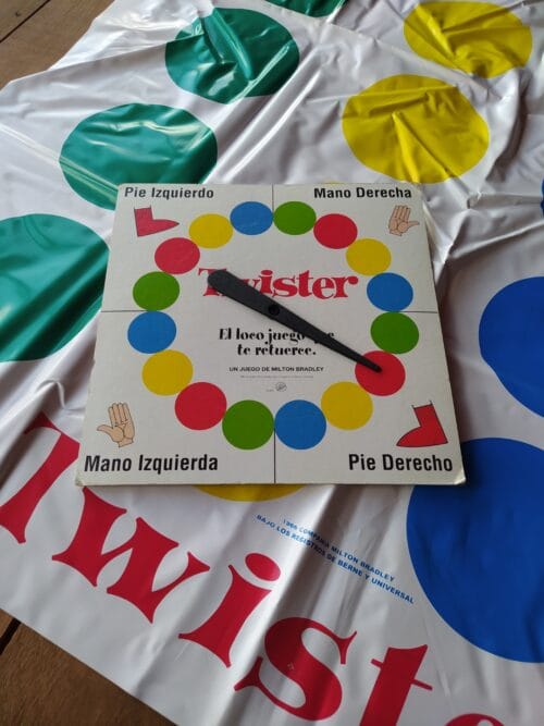 Twister, El Loco Juego que Te Retuerce Milton Bradley