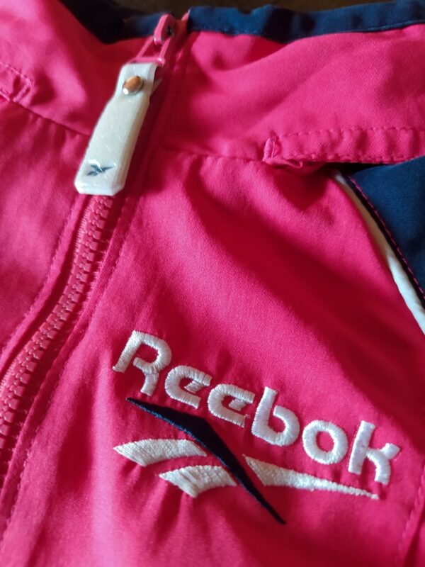 Chamarra con Gorro Reebok Bebé 12M - detalle
