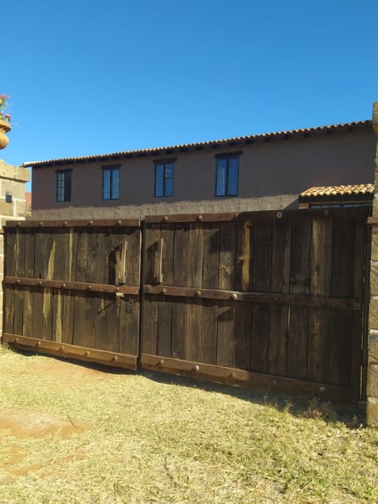 fiolleta – 25 Portón Rústico de Madera con Estructura de Fierro para Rancho