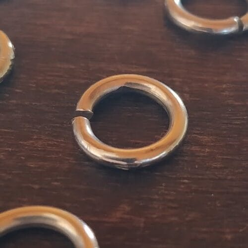 Paquete de 500 Argollas Plateadas para Accesorios