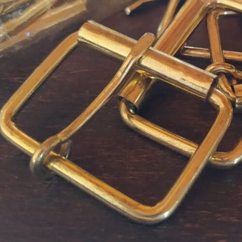 Paquete de 90 Hebillas Doradas para Cinturones