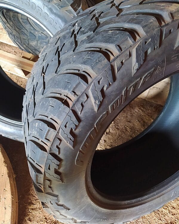 Juego de 4 Llantas AMP Terrain Attack M/T A 37x13.50R22LT