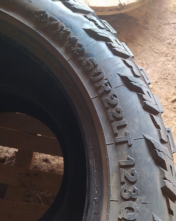 Juego de 4 Llantas AMP Terrain Attack M/T A 37x13.50R22LT