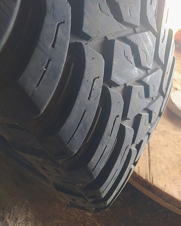 Juego de 4 Llantas AMP Terrain Attack M/T A 37x13.50R22LT