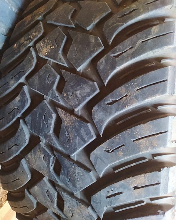 Juego de 4 Llantas AMP Terrain Attack M/T A 37x13.50R22LT