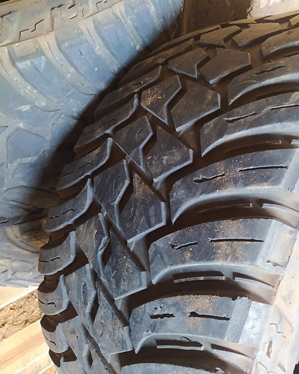 Juego de 4 Llantas AMP Terrain Attack M/T A 37x13.50R22LT