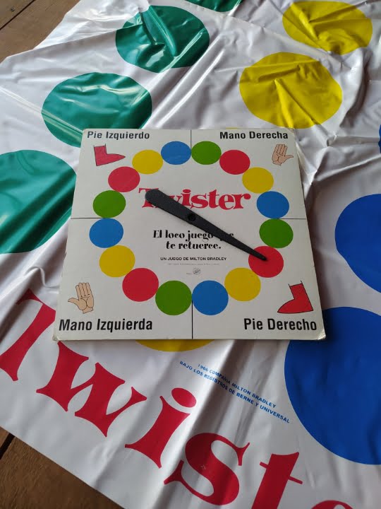 marlevick – 1 Twister, El Loco Juego que Te Retuerce Milton Bradley