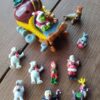 Colección de 10 Figuras de Villa Navideña de Coca Cola y El Grinch