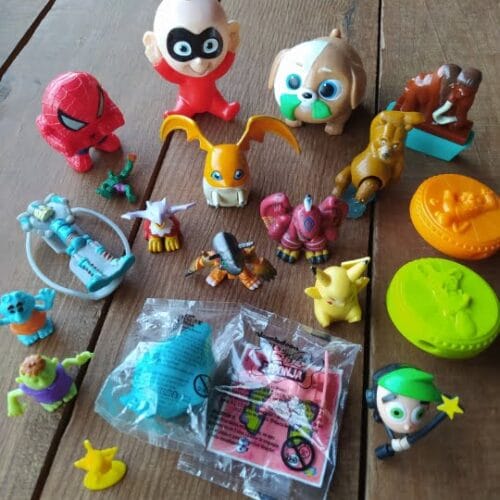 Colección de 20 Figuras Retro de Varias Películas y Series