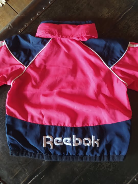 millannie – 22 Chamarra Deportiva con Gorro Reebok para Bebé
