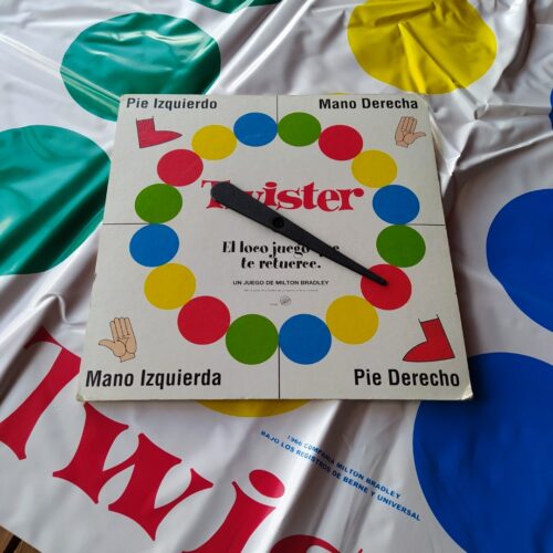 Twister El Juego que Te Retuerce Hasbro
